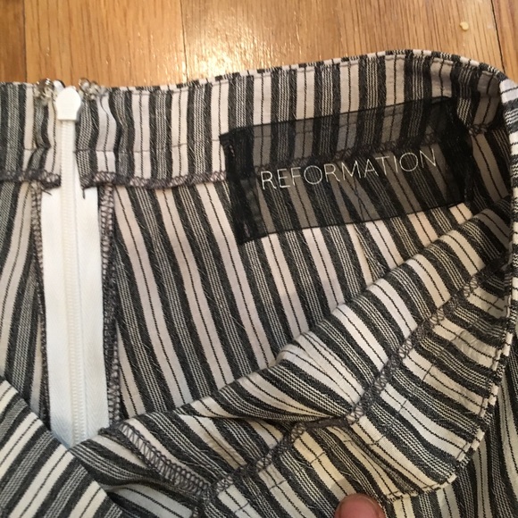 Reformation linen stripped flowing pants - Picture 2 of 8