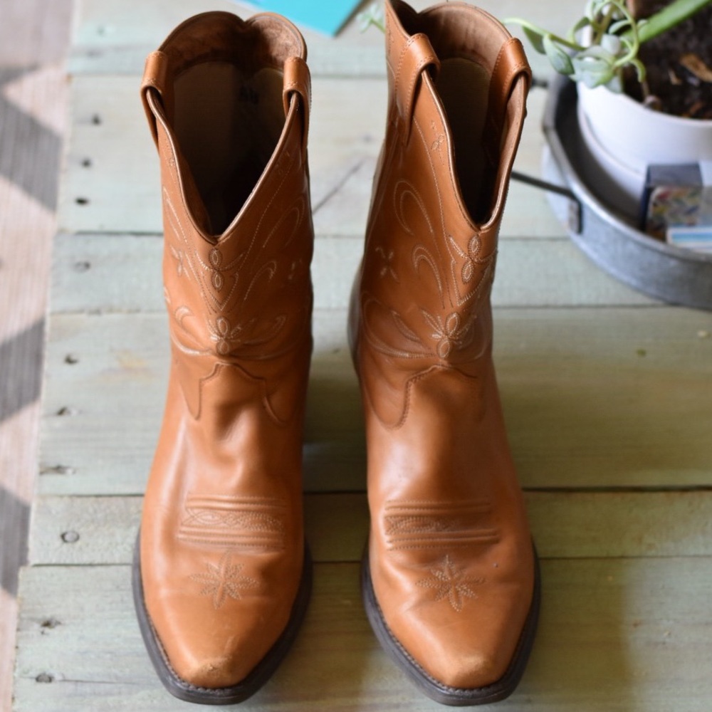 Ariat women's tan cowboy western boot 8.5