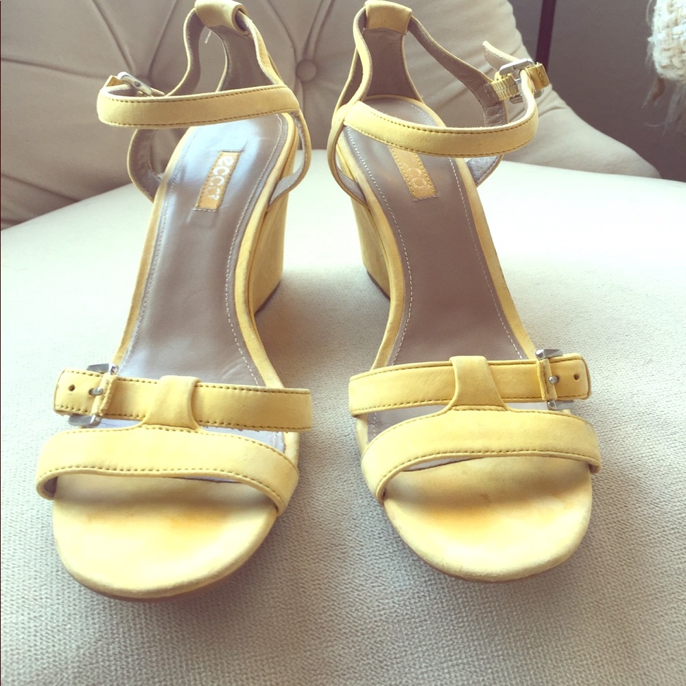 ECCO Yellow kitten heeled suede wedges