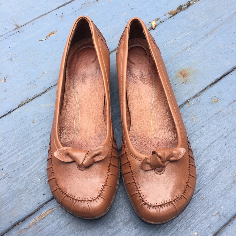 ❗️SALE!❗️Hush Puppies tan flats