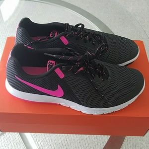 Brand new nike running shoes