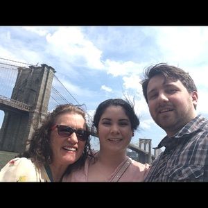 Meet your Posher, Lois