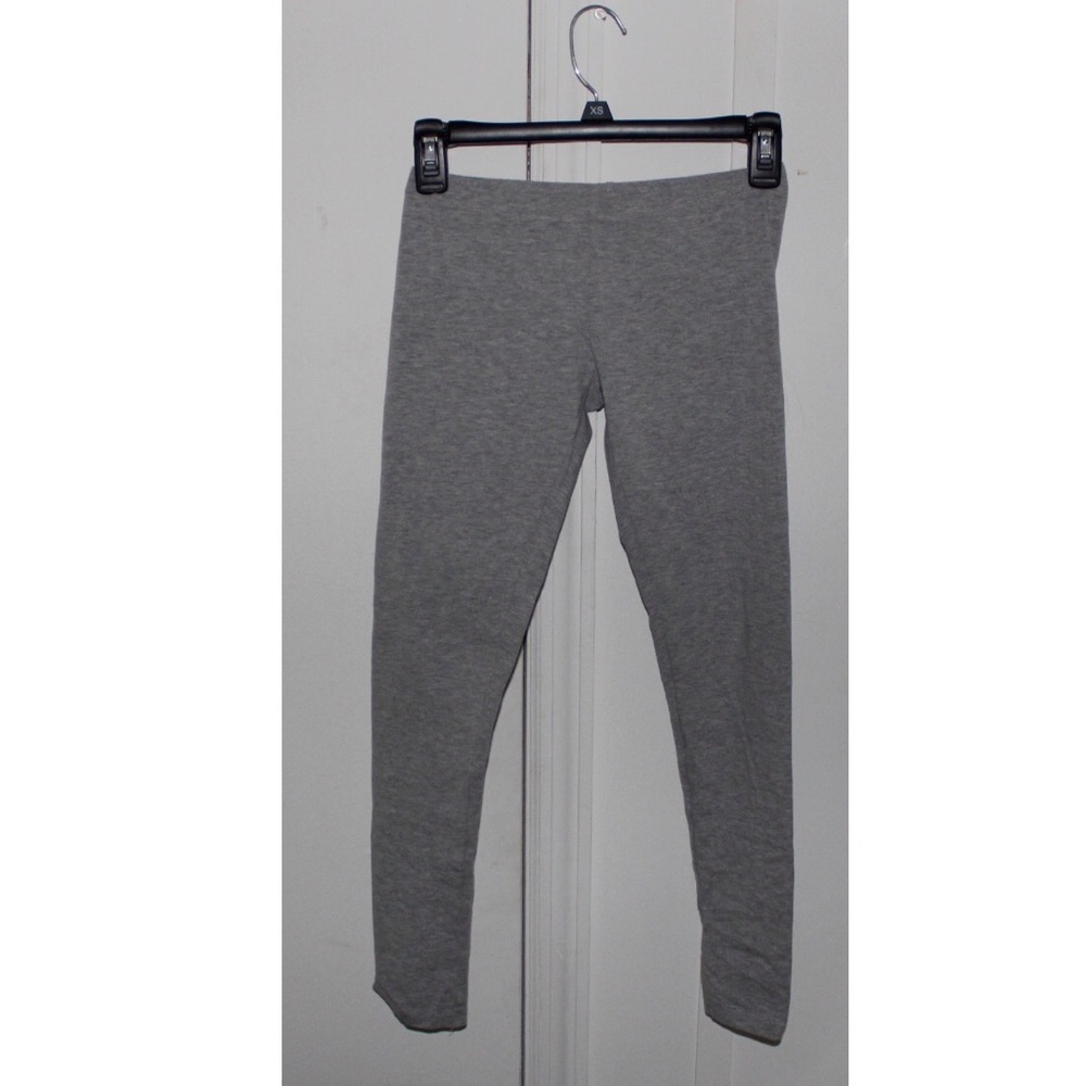 Light gray leggings