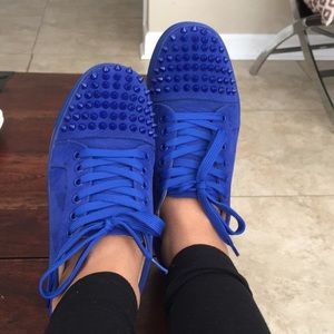 Suede spikes sneakers