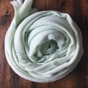 Light pastel green Calypso 100% cashmere scarf
