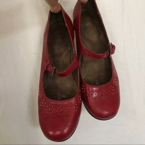 Aerosoles red Mary Jane heels