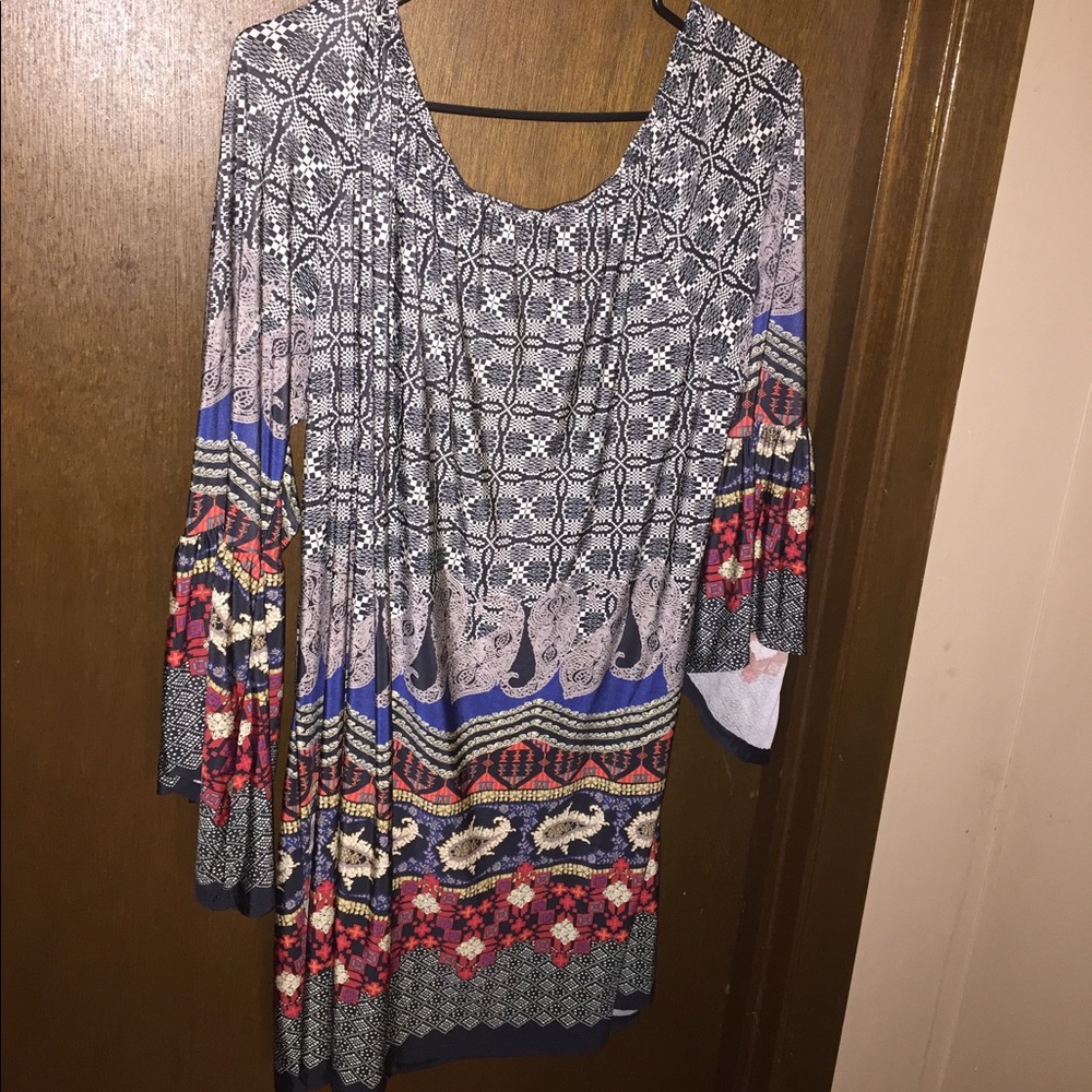 Bell sleeve tunic