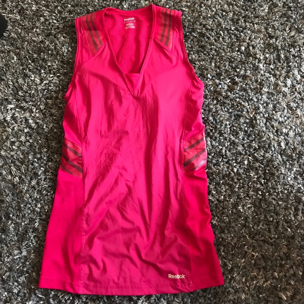 Reebok play dry workout top size medium
