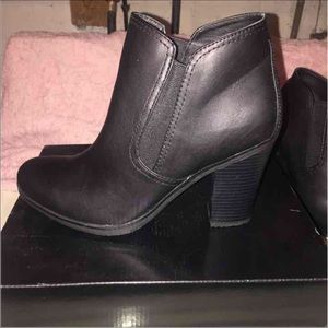 A.n.a black booties