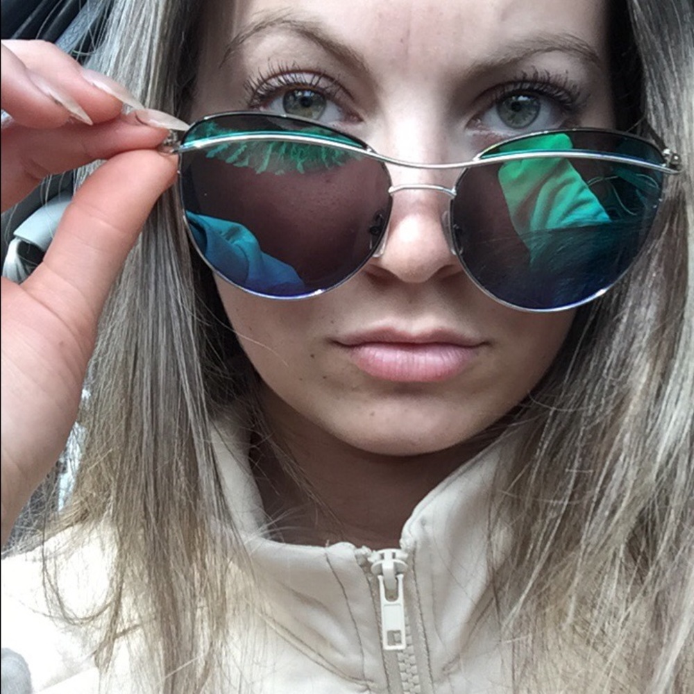 Meet your Posher, Raychel