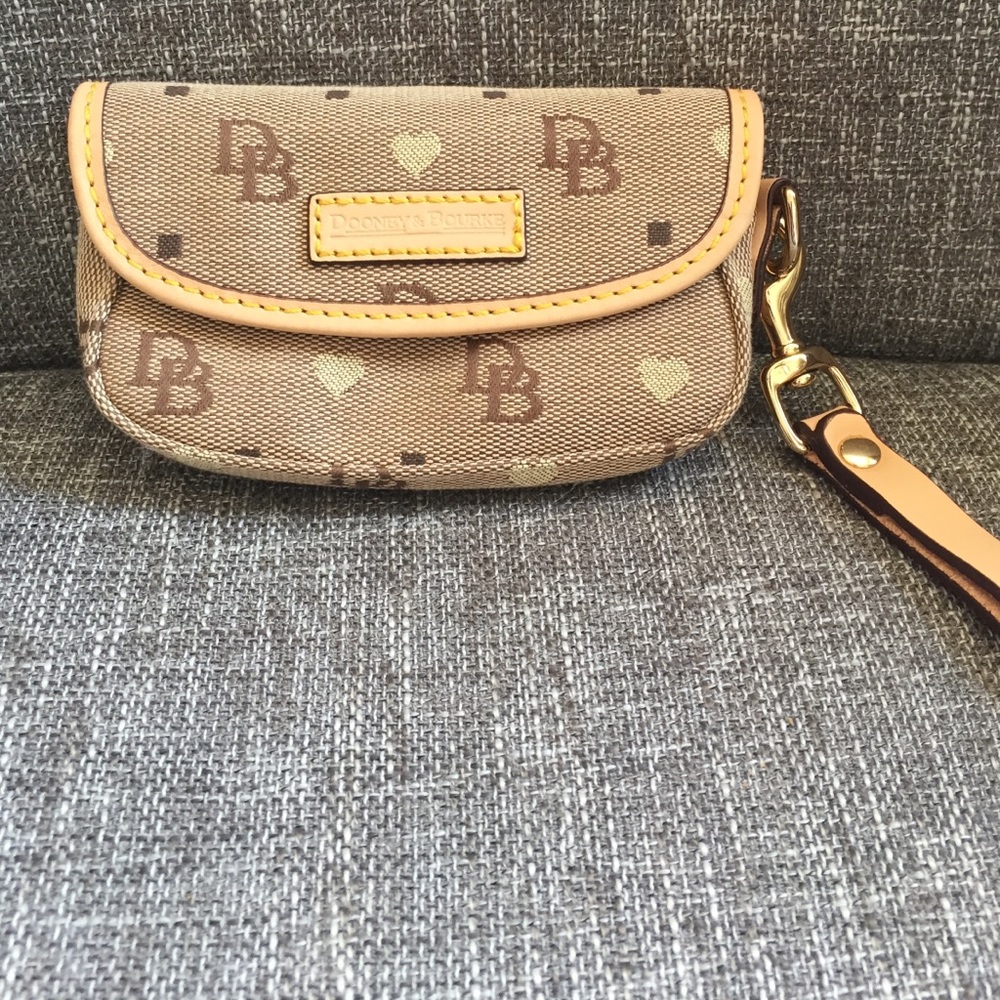 Dooney & Bourke wristlet
