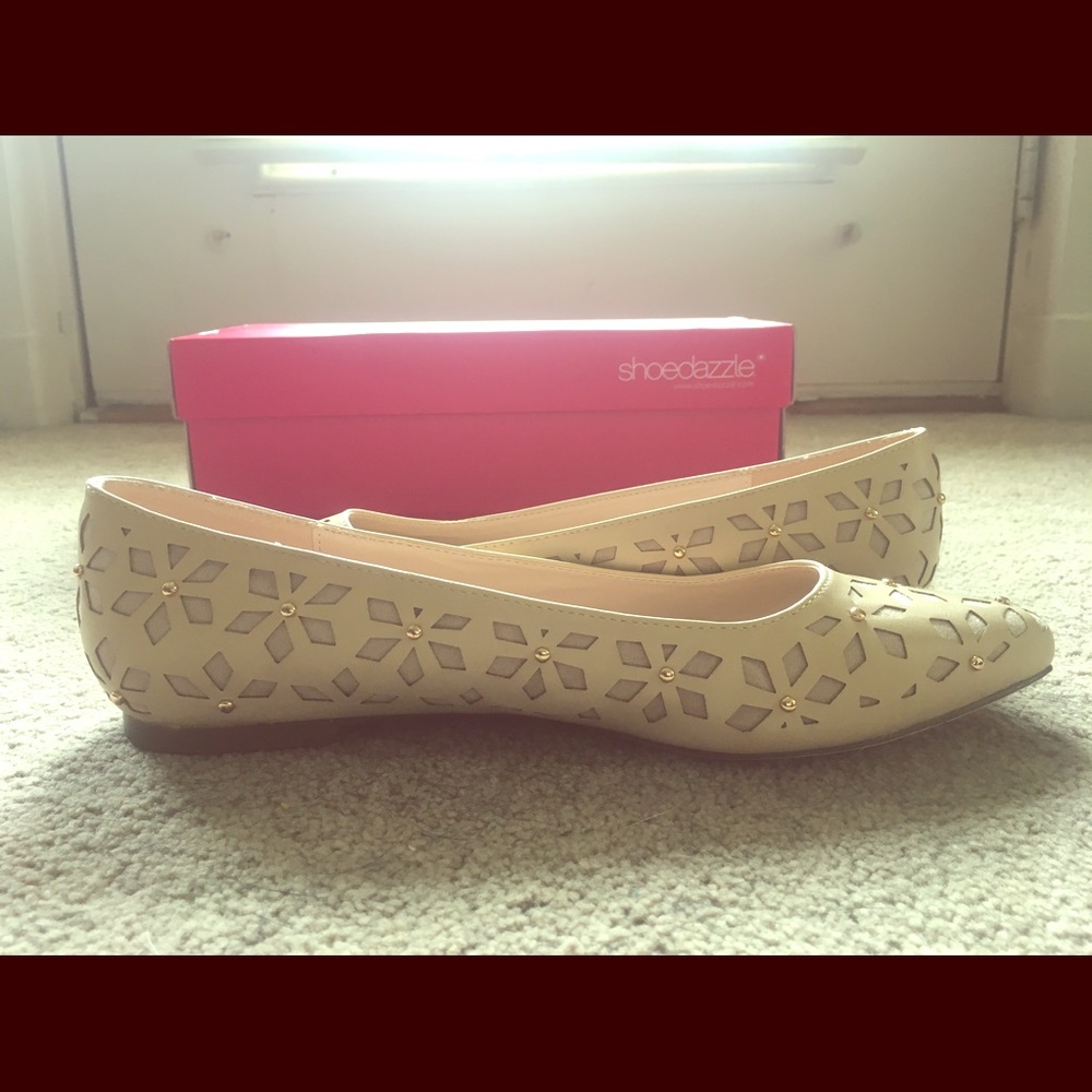 Shoe Dazzle Lucinda Flat