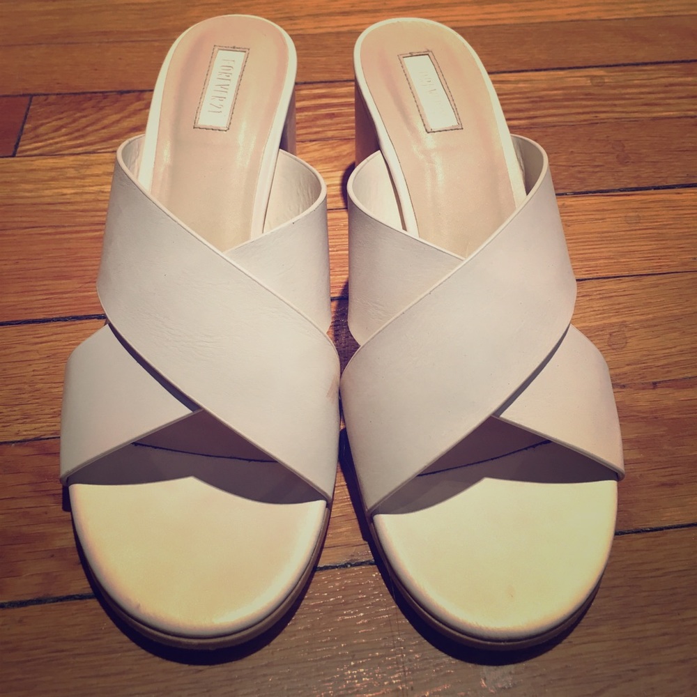Brand new cross white sandal forever 21
