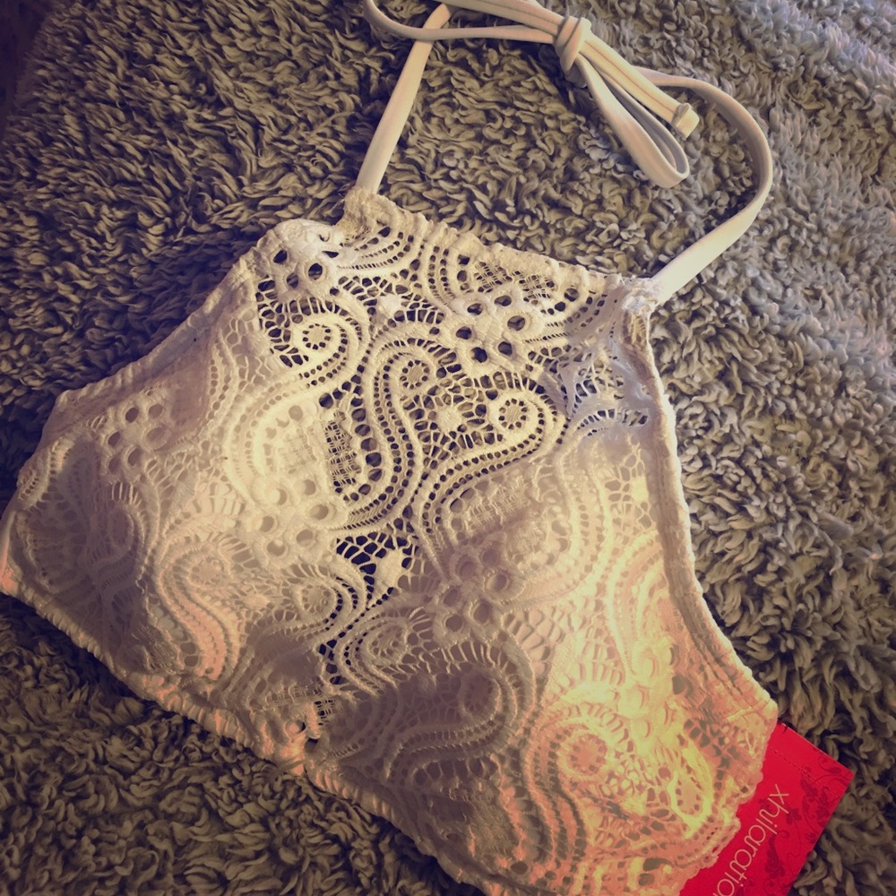 NWT!👙WHITE LACE SWIM TOP