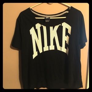 Women's Nike short sleeve shirt