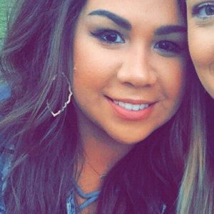 Meet your Posher, Crystal