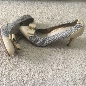 Bally patent leather cream and cloth heels