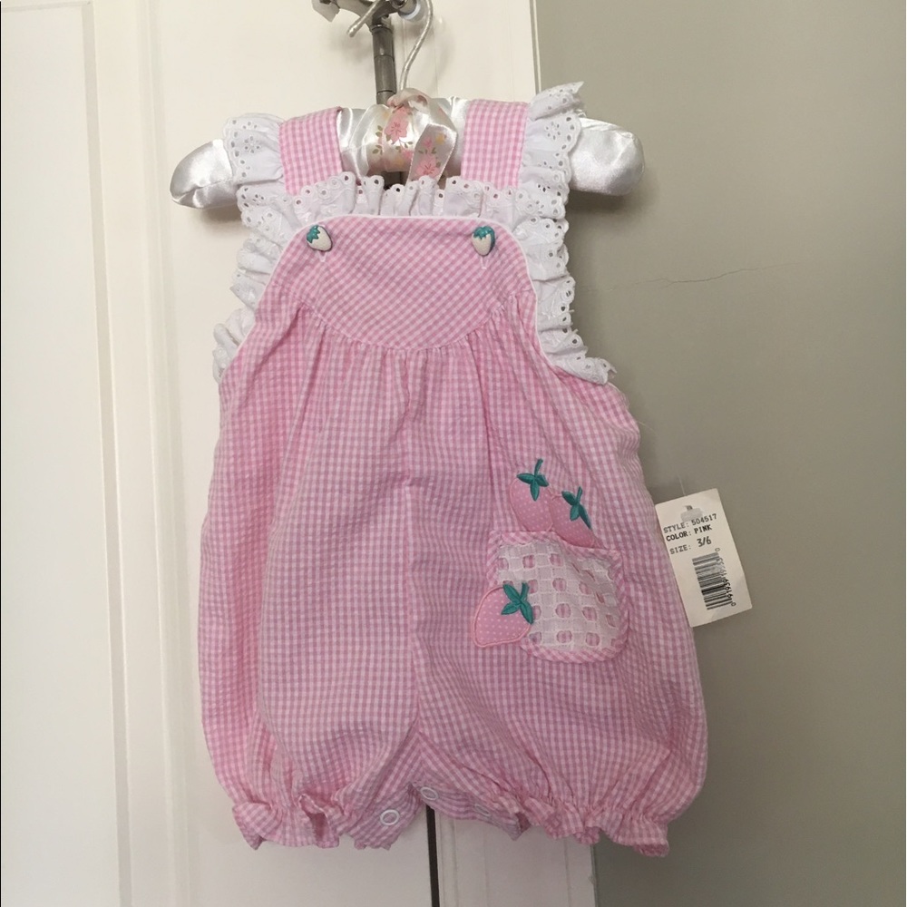 Adorable new with tags 3-6 month outfit