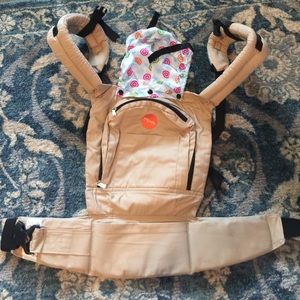 Mo+m Baby carrier