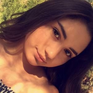 Meet your Posher, Paola