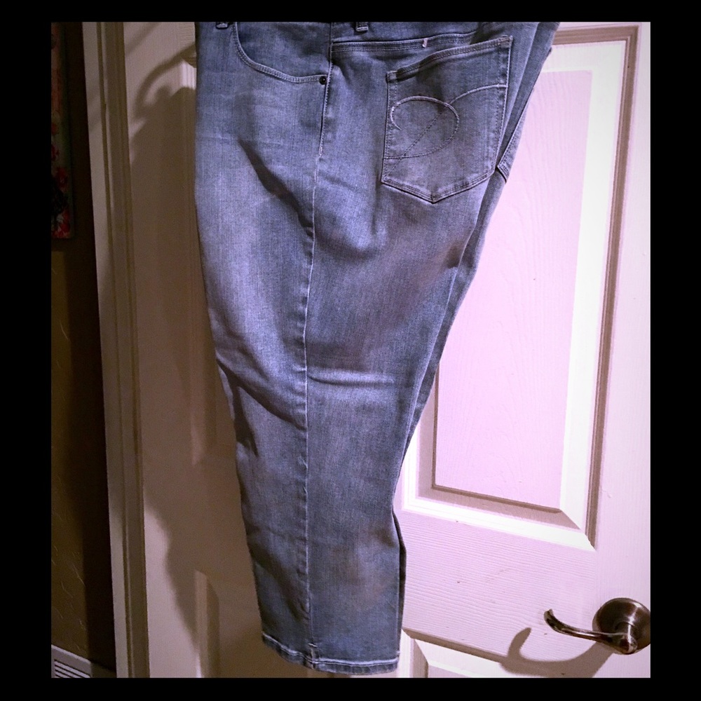 Reduced to 75% off! Chico's Platinum denim capris.