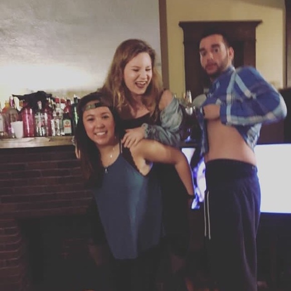 Meet your Posher, Amanda - Picture 3 of 5