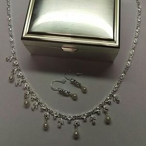 Things remembered Swarovski/Pearl necklace set