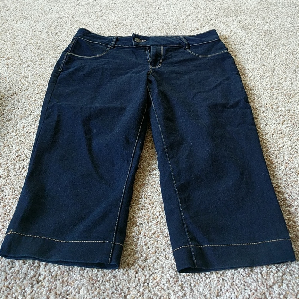 D. Jeans Capri