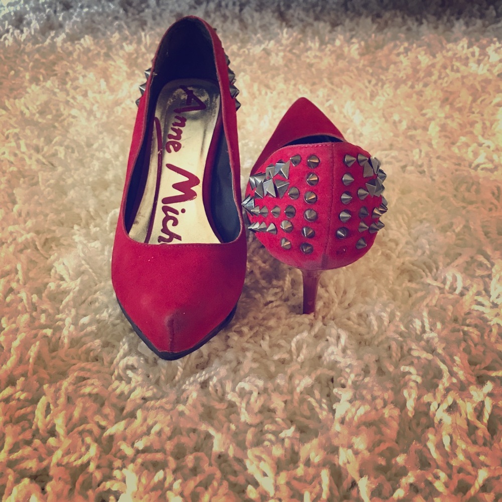 Anne Michelle studded pumps