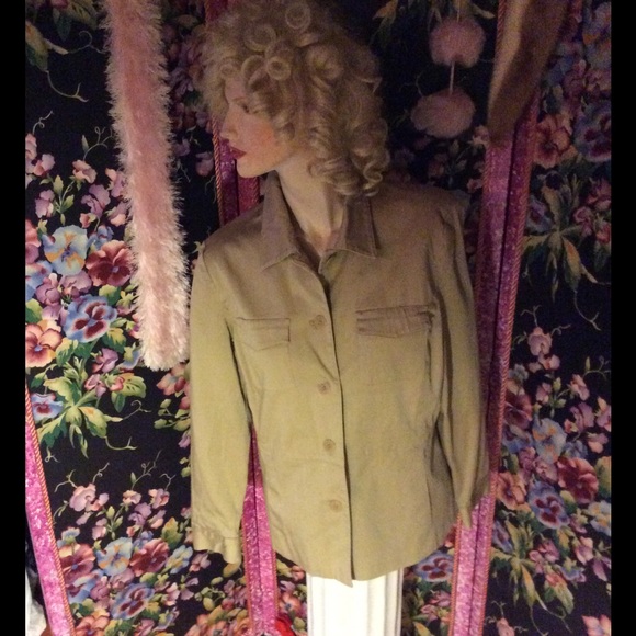 Adorable khaki jacket two breast pockets - Picture 2 of 4