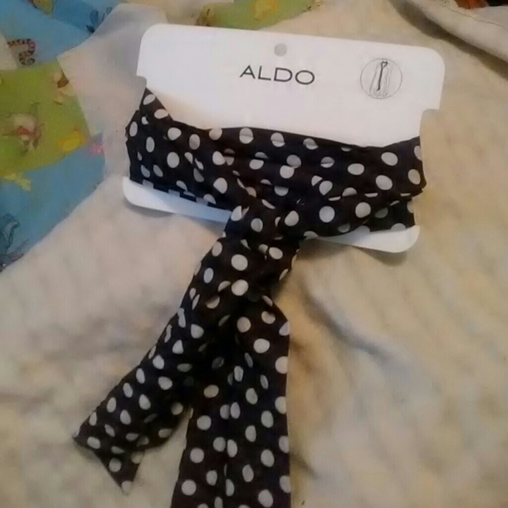 Tie scarf
