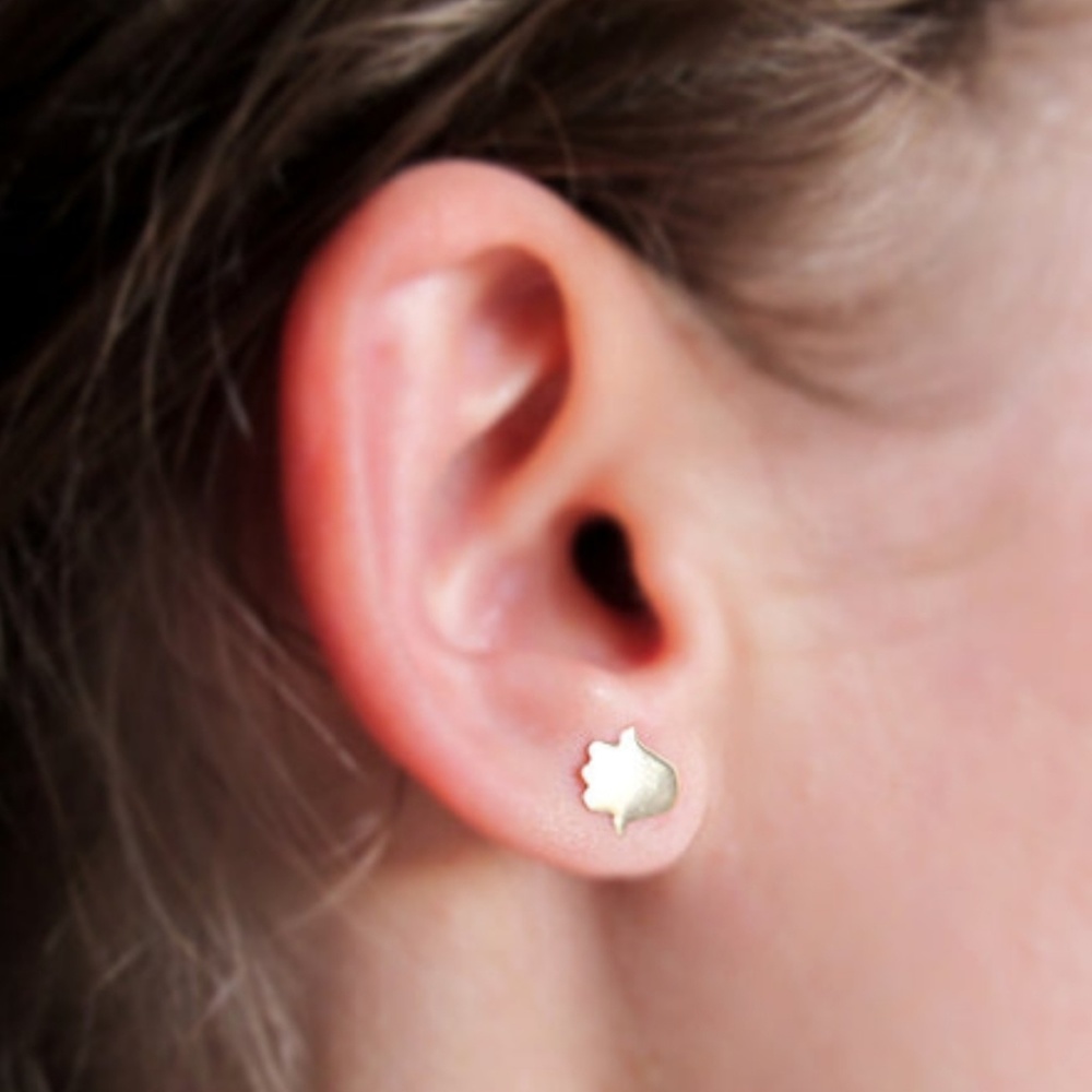 Dainty gold jewelry stud earrings - Picture 3 of 3