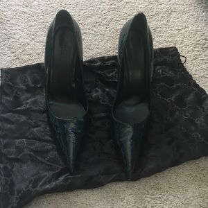 Gucci hunter green heels