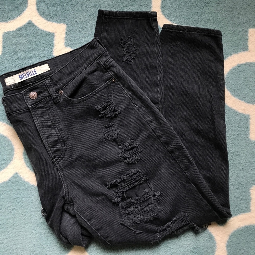Brandy Melville Distressed Boyfriend Jeans