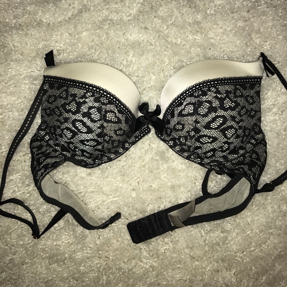 Victoria's Secret padded push-up bra 34b