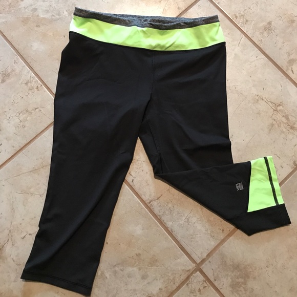 Victoria's Secret Pants - Victoria Secret Crop Pant