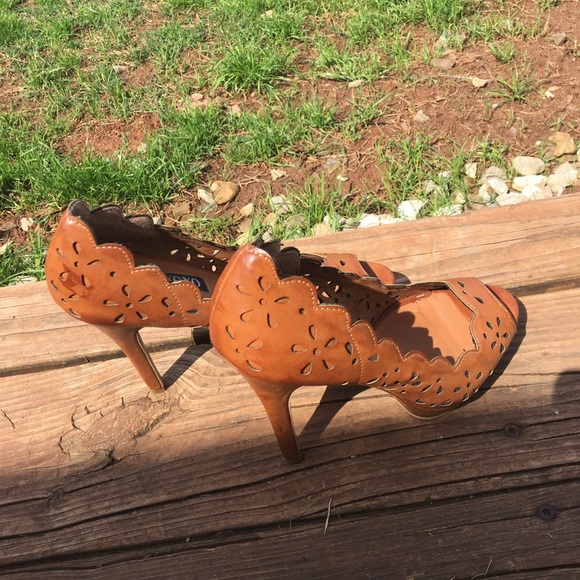 Heels - Picture 1 of 3