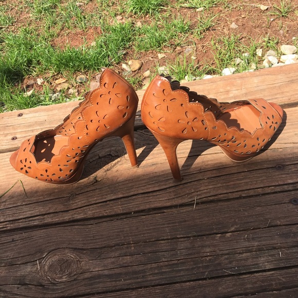 Heels - Picture 2 of 3