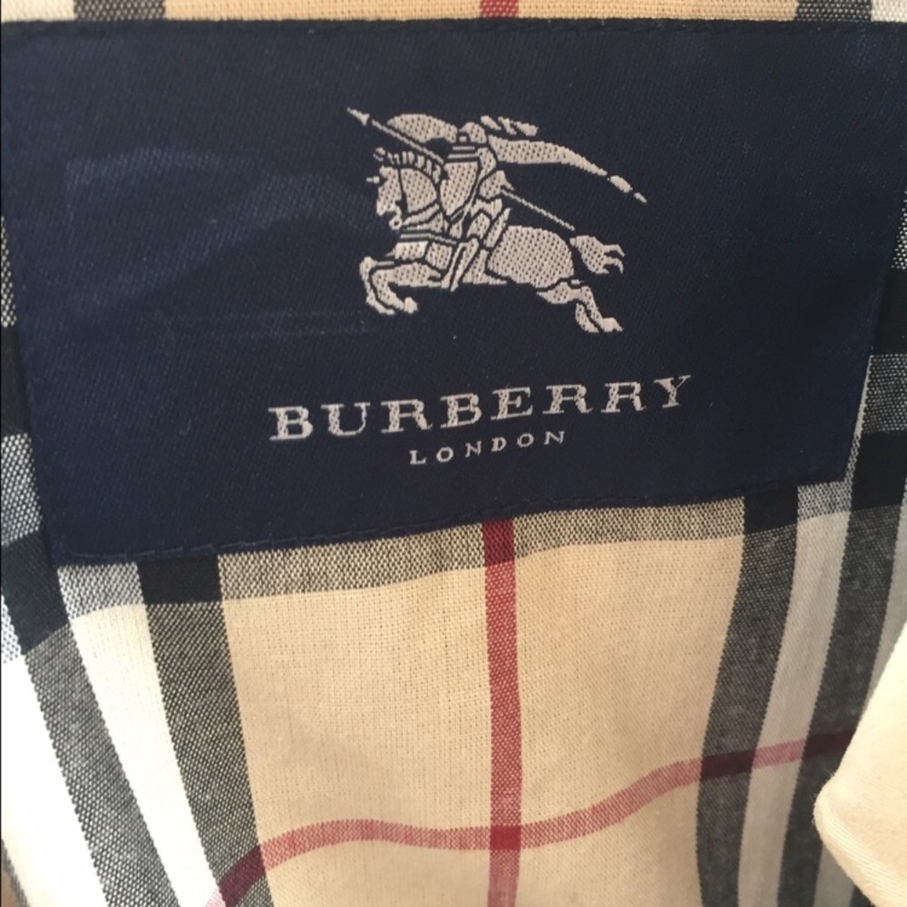 Vintage Women's Burberry Trench Coat! Size 12