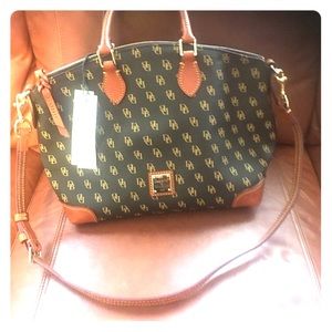 Brown satchel Dooney  Burke
