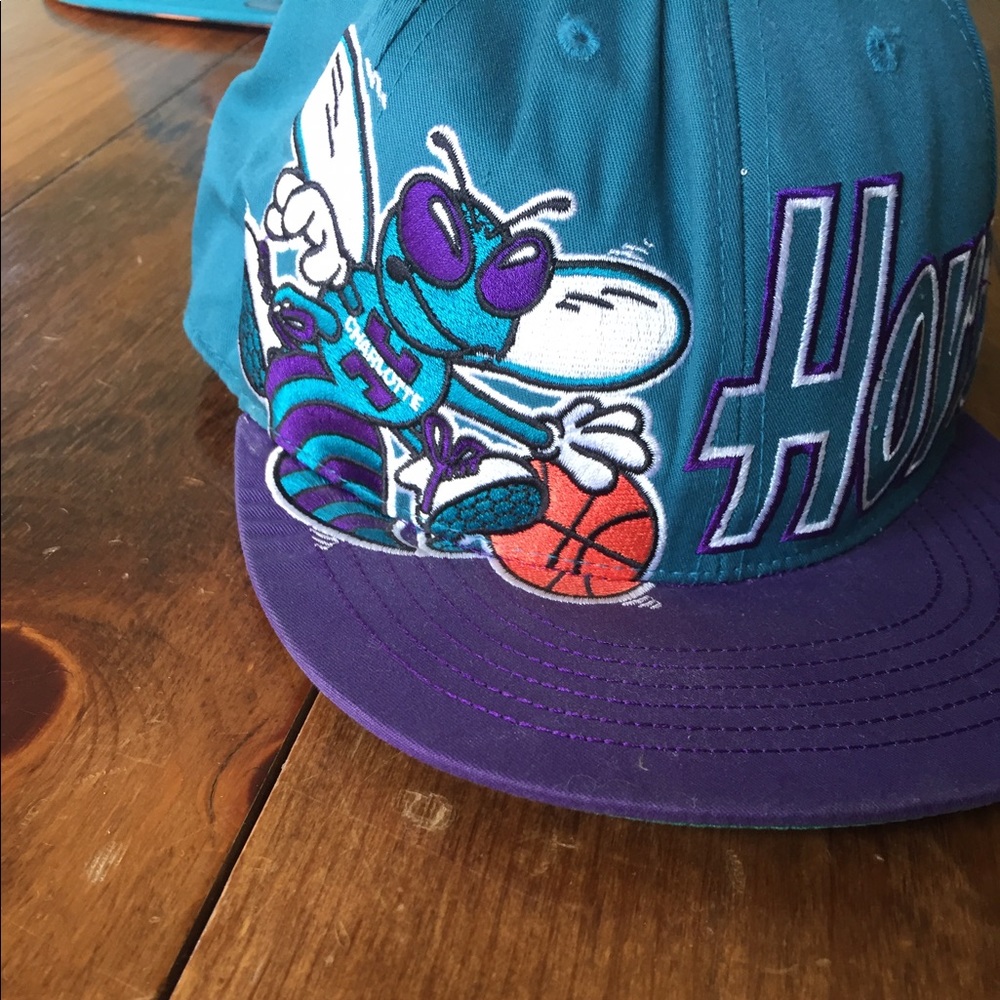 Very rare retro charlotte hornets snapback