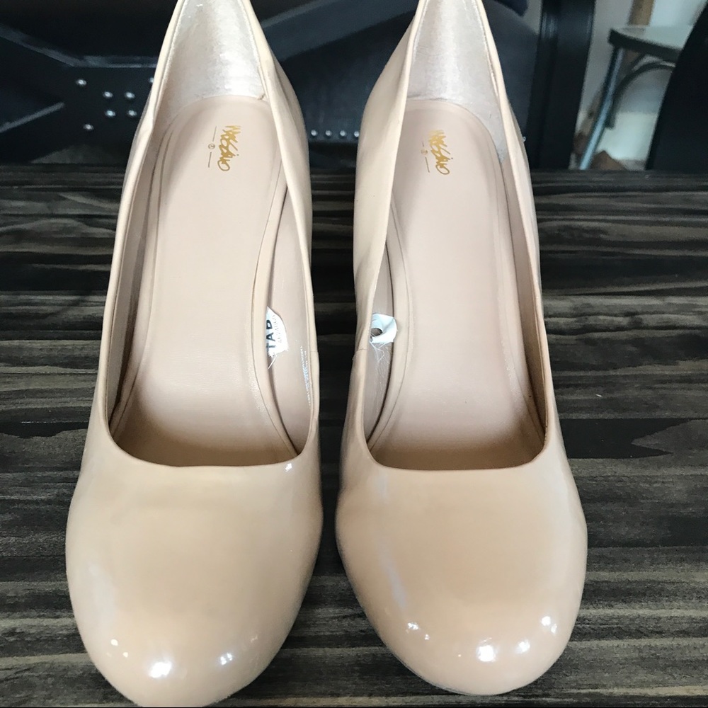 Nude pumps