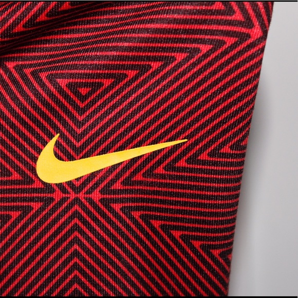 Nike Pro Sweatshirt - Picture 6 of 6