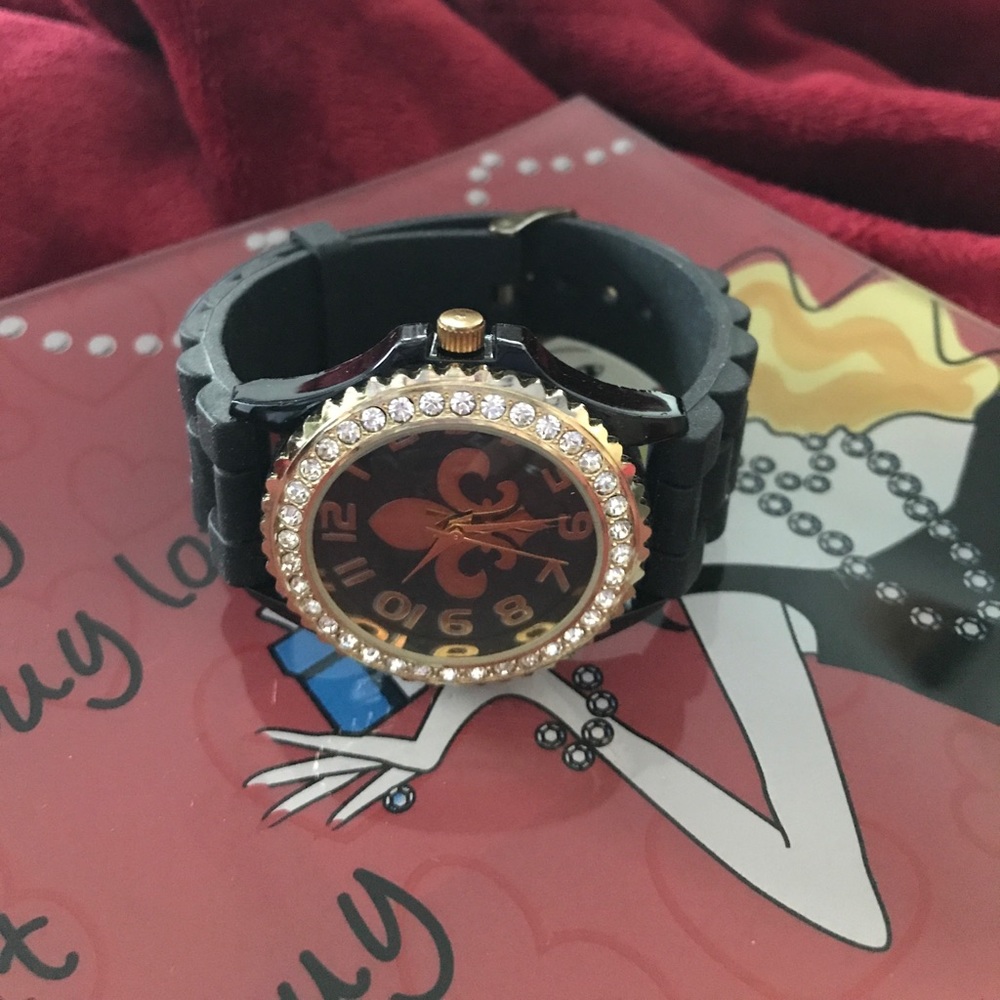 New fleur- de-lid ⌚️