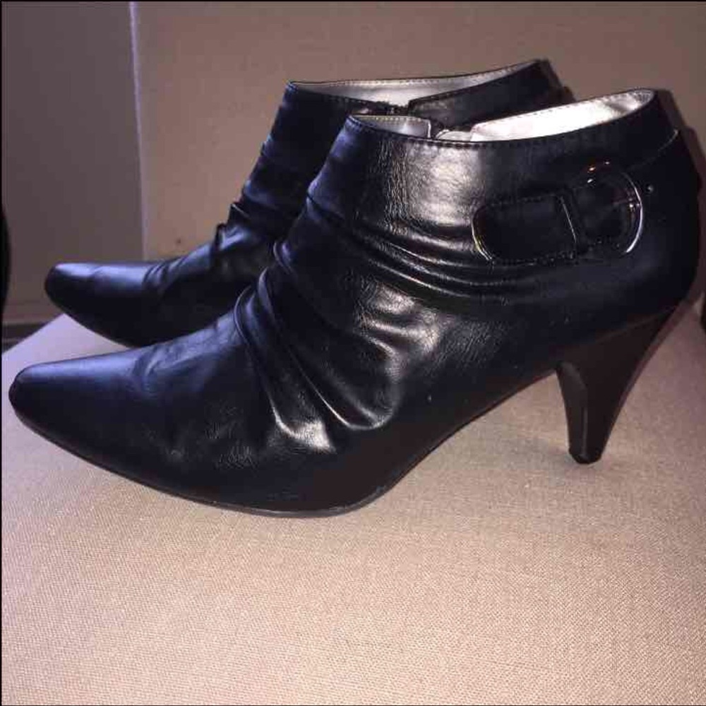 White mountain black bootie heels