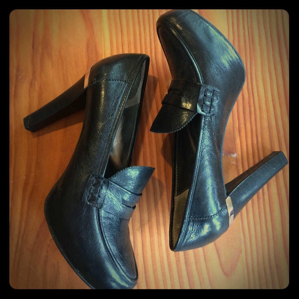 Me too Black London Platform Loafer. Size 8