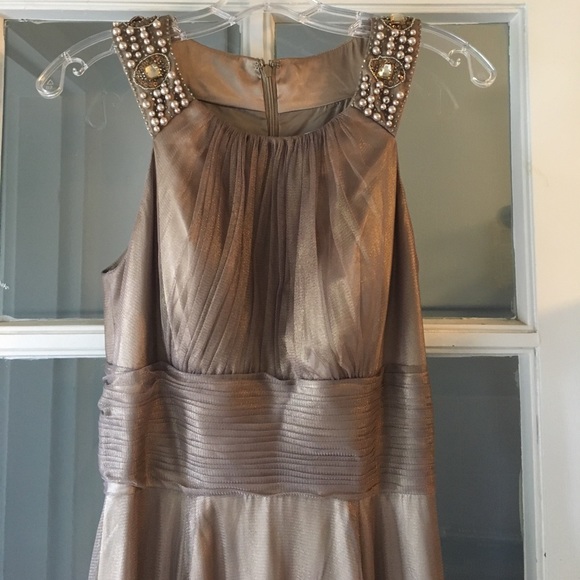 Formal gown - Picture 3 of 8