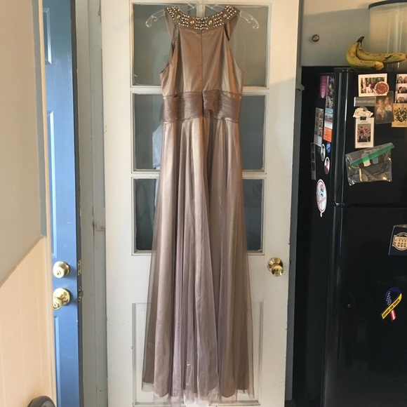 Formal gown - Picture 5 of 8