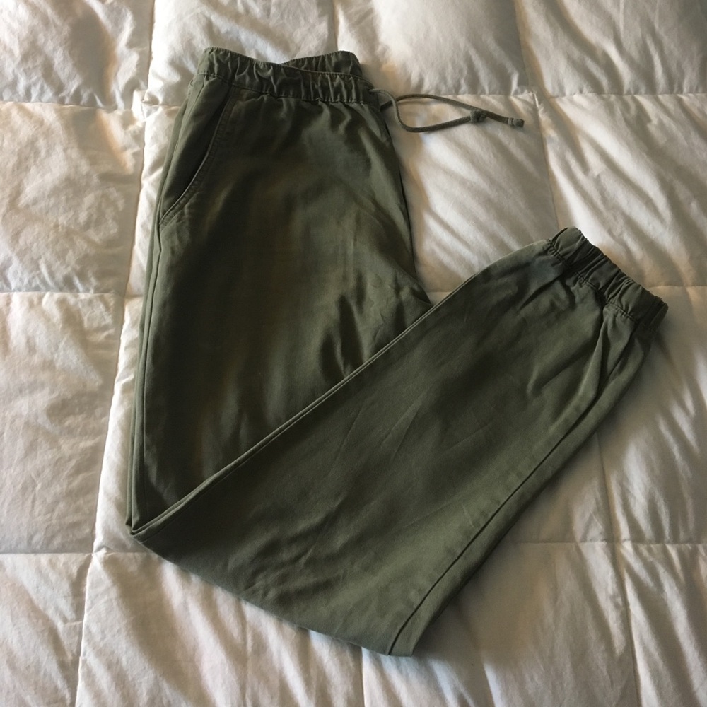 Green Old Navy Joggers LIKE NEW size- Medium