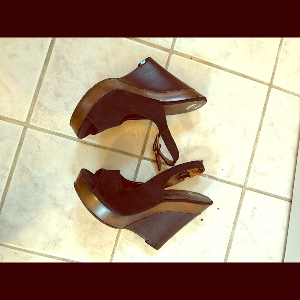 Spring sling back wedges